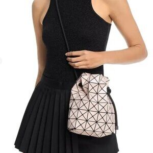 NEW BAO BAO ISSEY MIYAKE  WRING  white shoulder bag